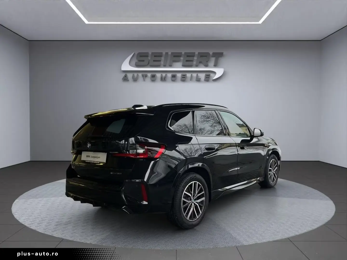 BMW X1 sDrive18i M-SPORT   AHK   PANO