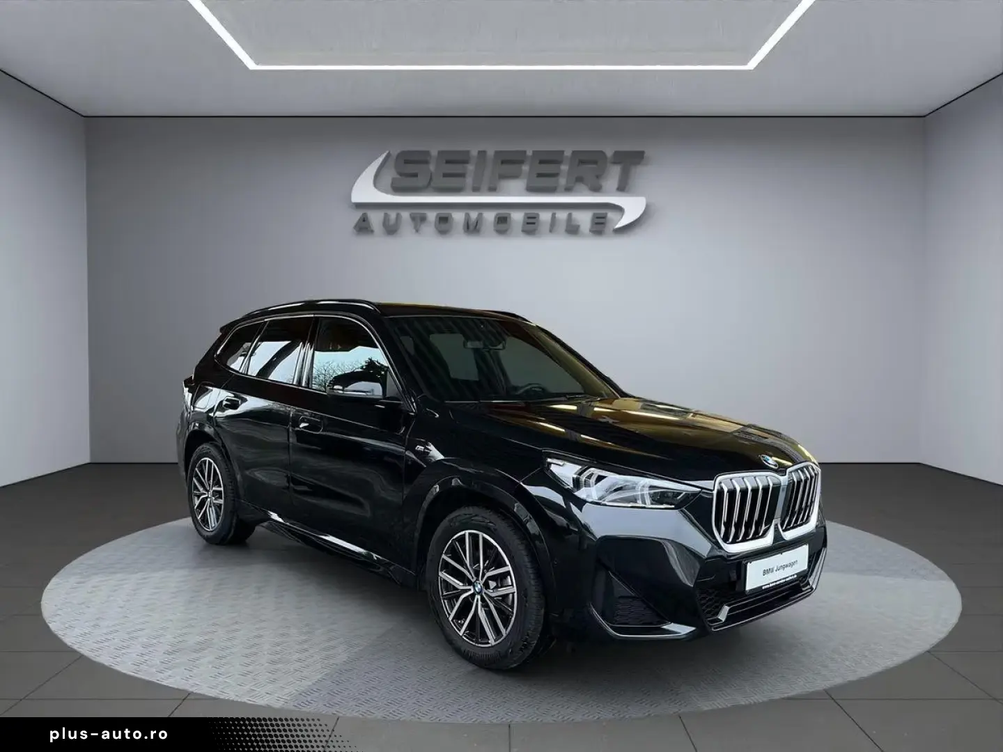 BMW X1 sDrive18i M-SPORT   AHK   PANO