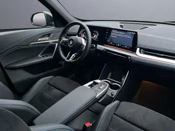 BMW X1 sDrive18i M-SPORT   AHK   PANO