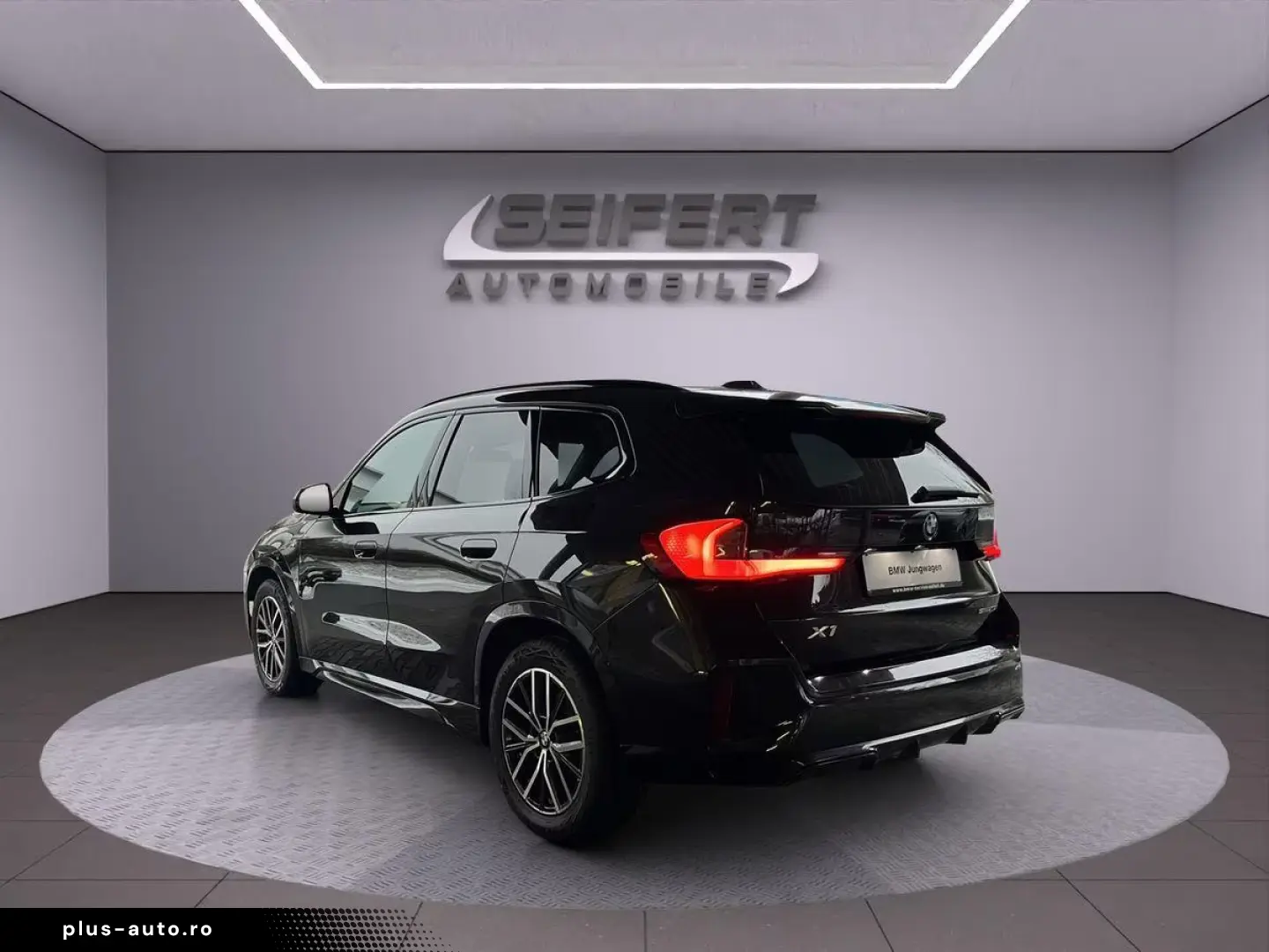 BMW X1 sDrive18i M-SPORT   AHK   PANO