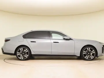 BMW 740d xDrive M Sport Pro ACC LED Pano HUD B&W