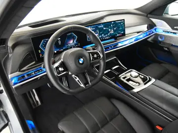 BMW 740d xDrive M Sport Pro ACC LED Pano HUD B&W