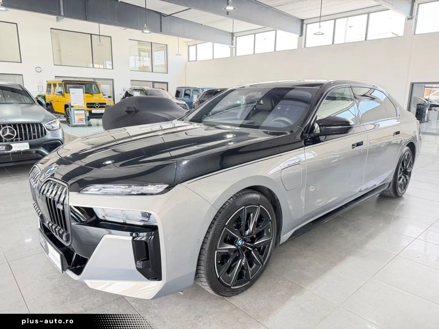 BMW M760e xDrive Two Tone Individual 3xTV SkyLounge