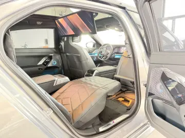 BMW M760e xDrive Two Tone Individual 3xTV SkyLounge