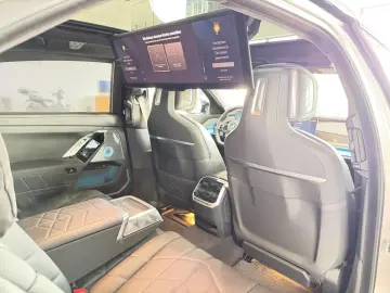 BMW M760e xDrive Two Tone Individual 3xTV SkyLounge