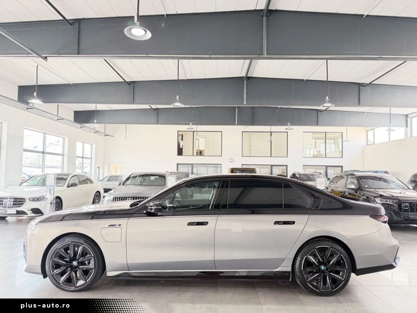 BMW M760e xDrive Two Tone Individual 3xTV SkyLounge