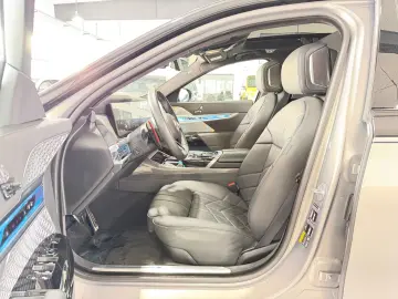 BMW M760e xDrive Two Tone Individual 3xTV SkyLounge