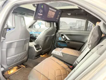 BMW M760e xDrive Two Tone Individual 3xTV SkyLounge