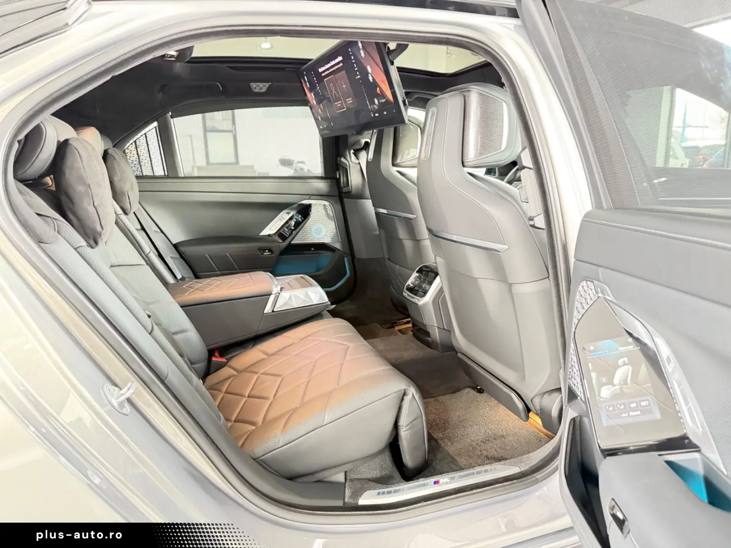 BMW M760e xDrive Two Tone Individual 3xTV SkyLounge