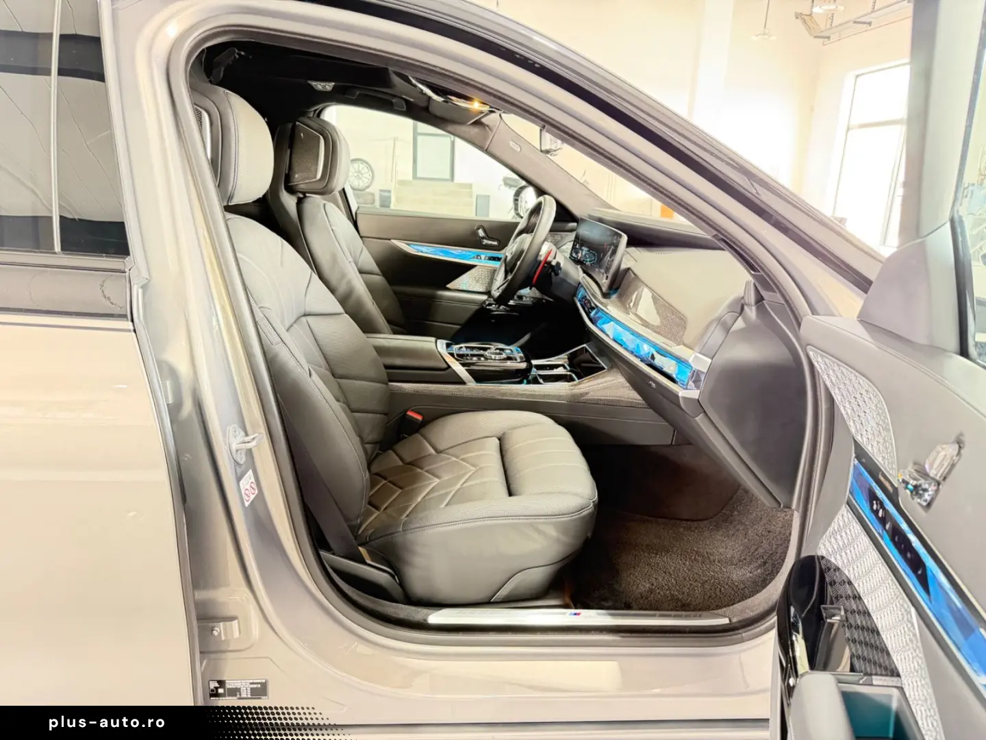 BMW M760e xDrive Two Tone Individual 3xTV SkyLounge