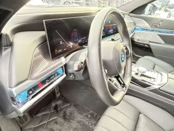 BMW M760e xDrive Two Tone Individual 3xTV SkyLounge