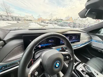 BMW M760e xDrive Two Tone Individual 3xTV SkyLounge