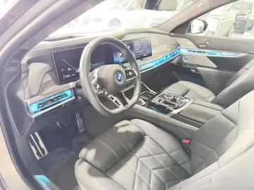 BMW M760e xDrive Two Tone Individual 3xTV SkyLounge