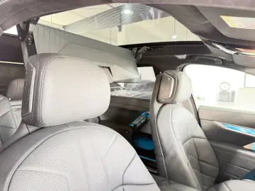 BMW M760e xDrive Two Tone Individual 3xTV SkyLounge