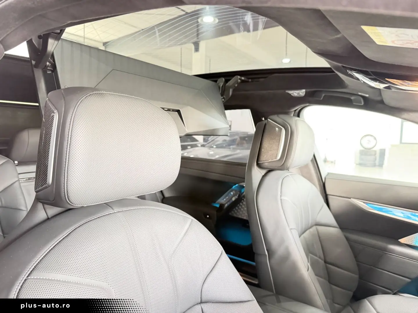 BMW M760e xDrive Two Tone Individual 3xTV SkyLounge