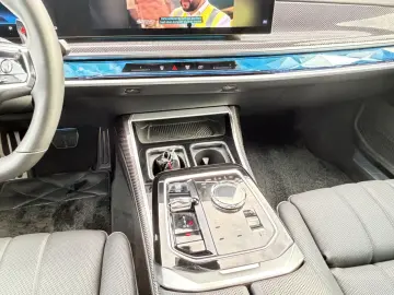 BMW M760e xDrive Two Tone Individual 3xTV SkyLounge