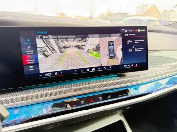 BMW M760e xDrive Two Tone Individual 3xTV SkyLounge