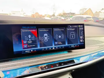 BMW M760e xDrive Two Tone Individual 3xTV SkyLounge