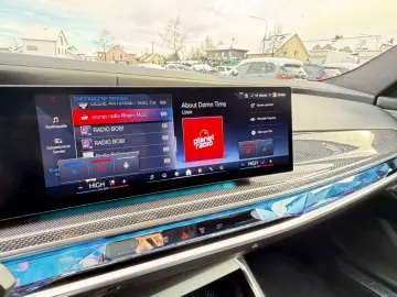 BMW M760e xDrive Two Tone Individual 3xTV SkyLounge