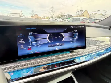 BMW M760e xDrive Two Tone Individual 3xTV SkyLounge