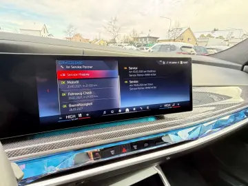 BMW M760e xDrive Two Tone Individual 3xTV SkyLounge