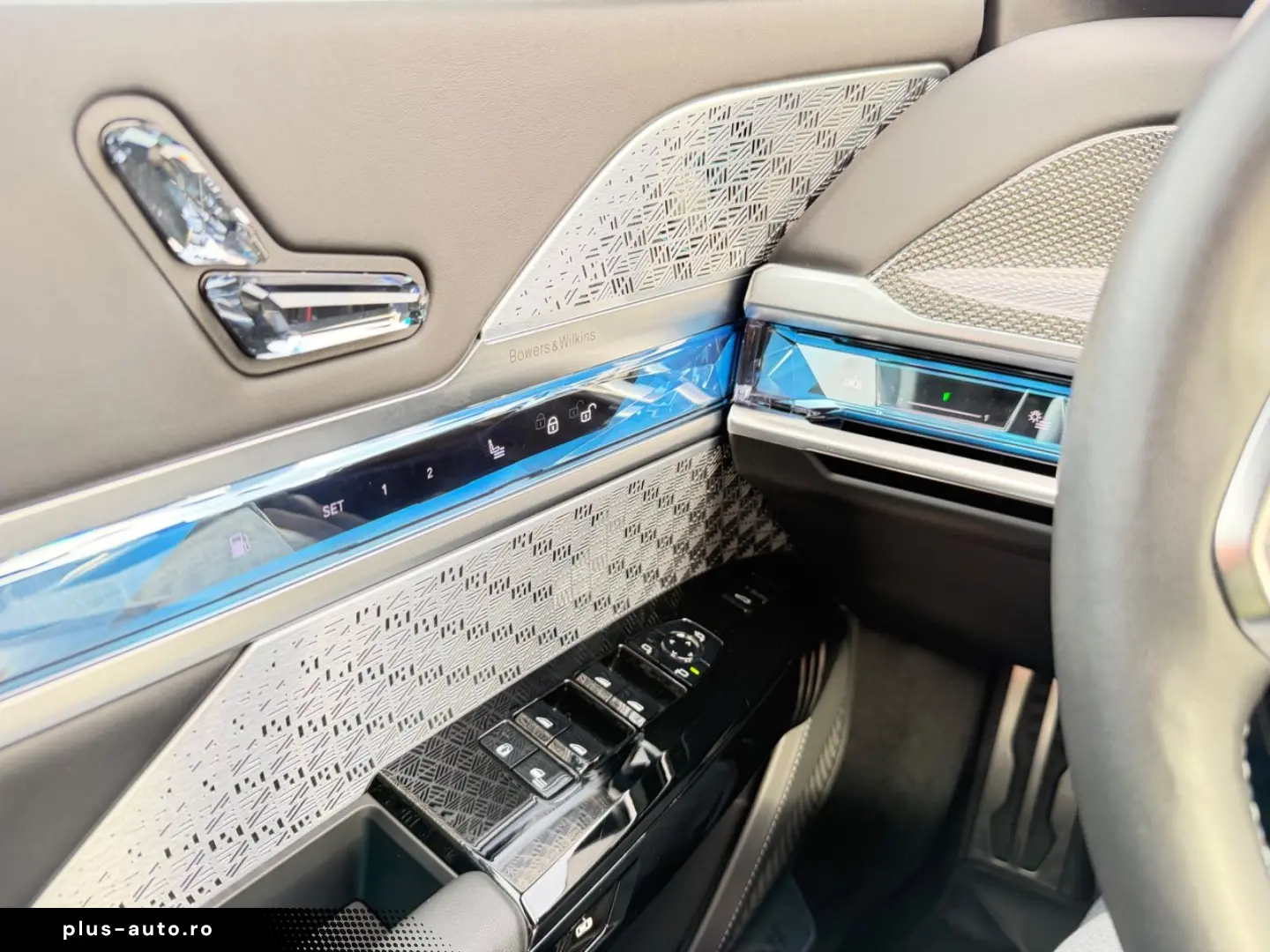 BMW M760e xDrive Two Tone Individual 3xTV SkyLounge