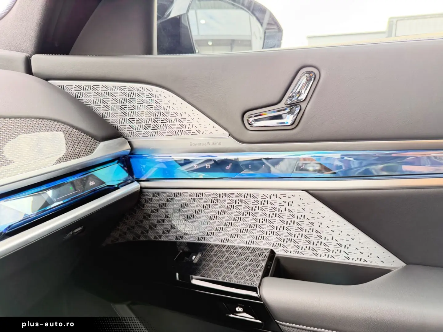 BMW M760e xDrive Two Tone Individual 3xTV SkyLounge