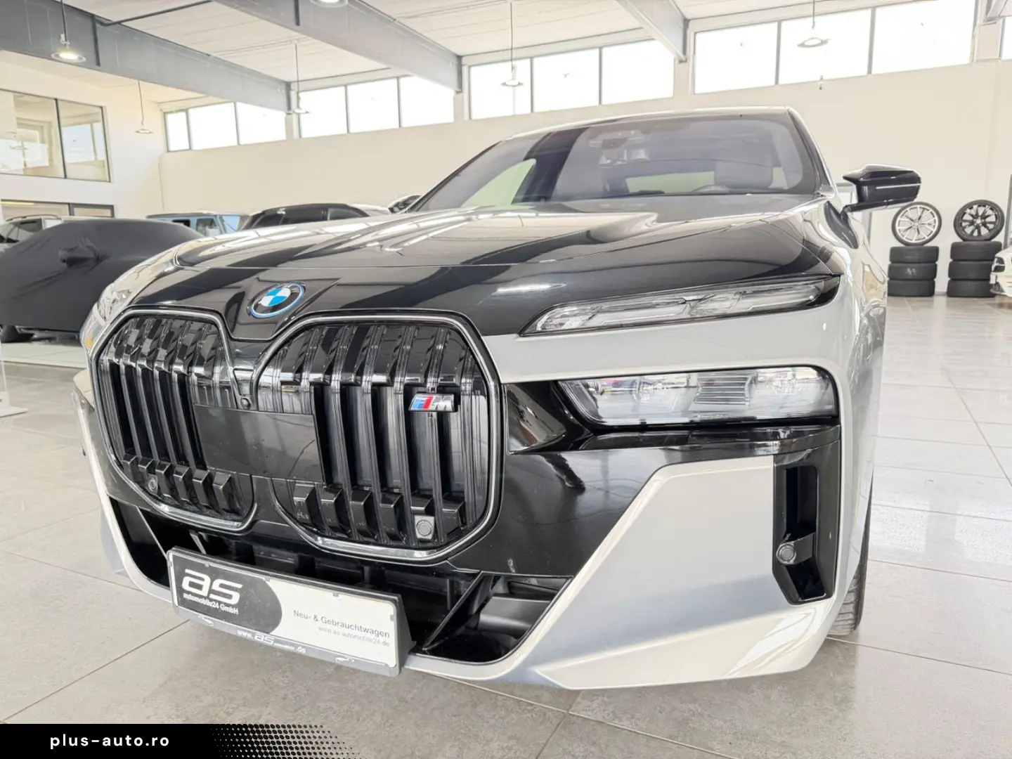 BMW M760e xDrive Two Tone Individual 3xTV SkyLounge