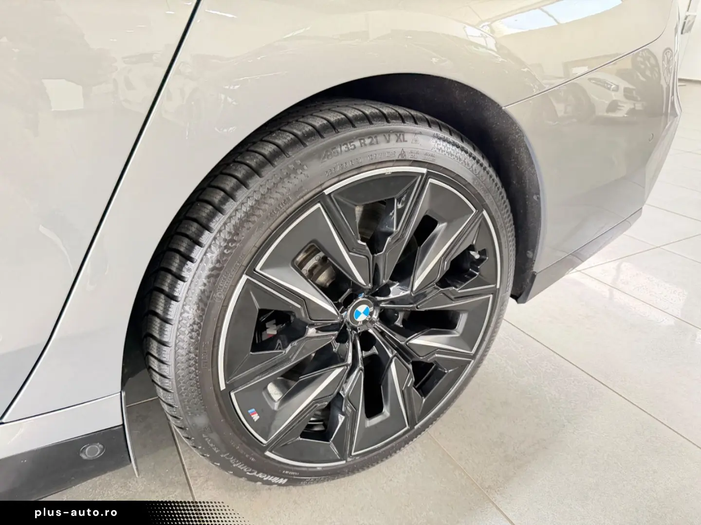 BMW M760e xDrive Two Tone Individual 3xTV SkyLounge