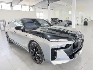 BMW M760e xDrive Two Tone Individual 3xTV SkyLounge