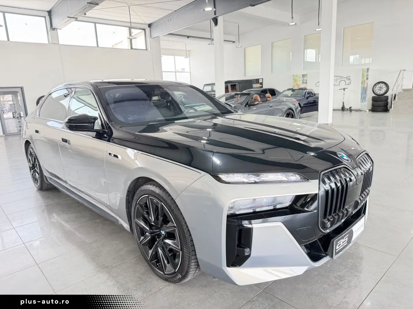 BMW M760e xDrive Two Tone Individual 3xTV SkyLounge
