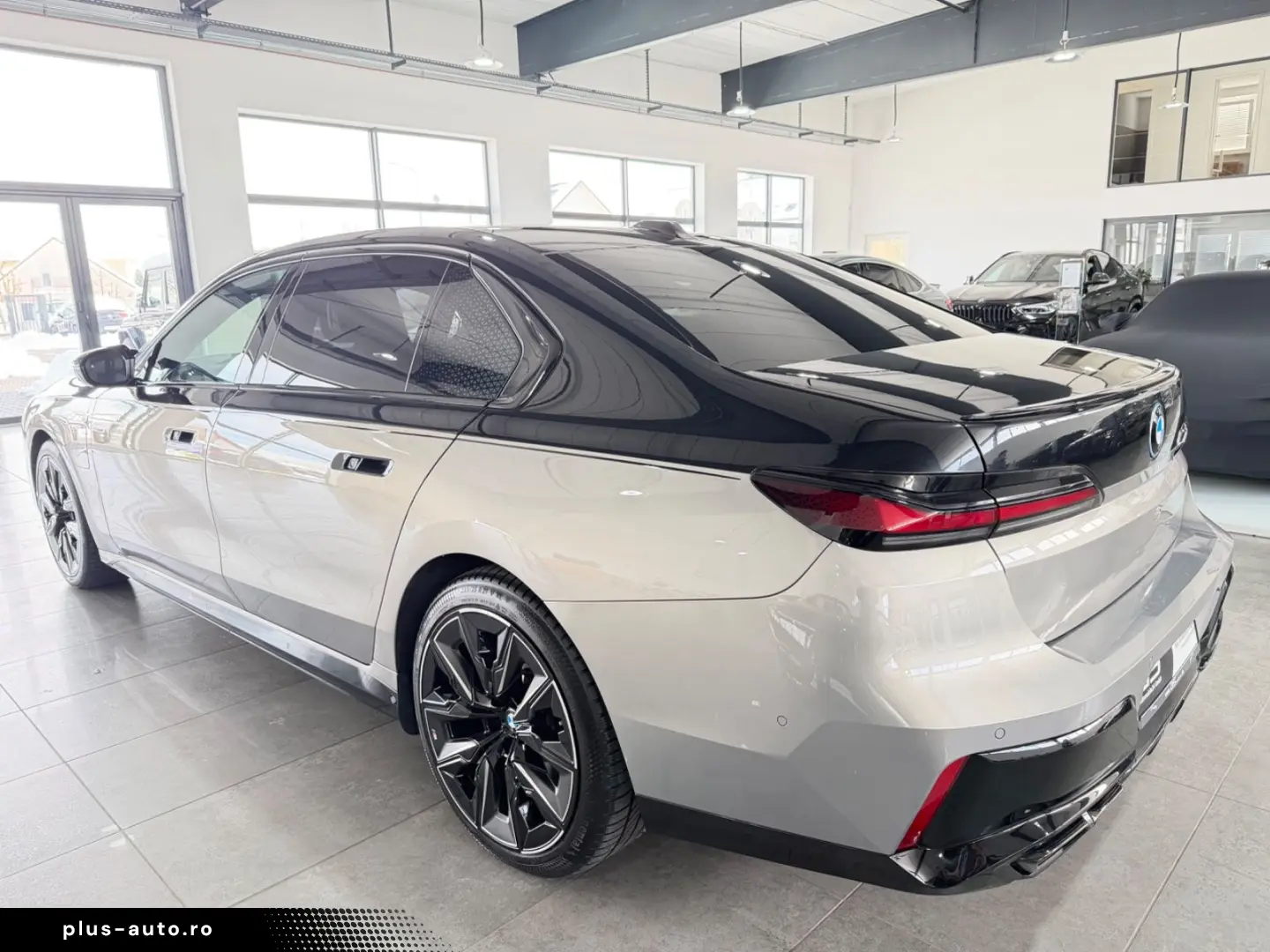 BMW M760e xDrive Two Tone Individual 3xTV SkyLounge