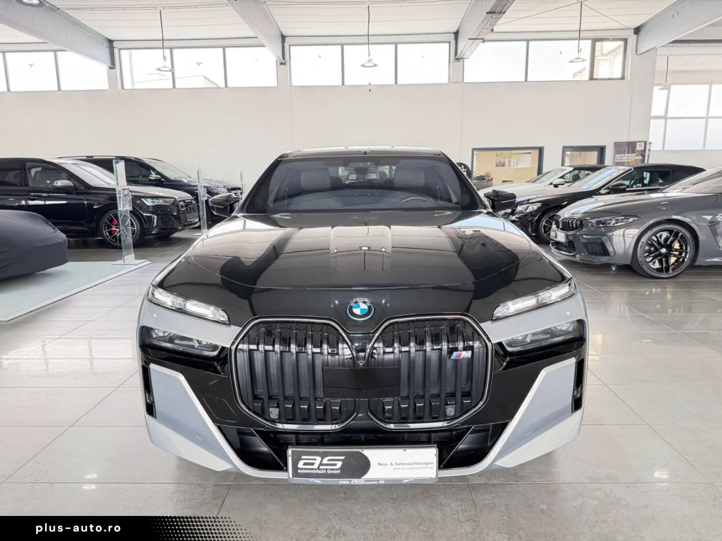 BMW M760e xDrive Two Tone Individual 3xTV SkyLounge