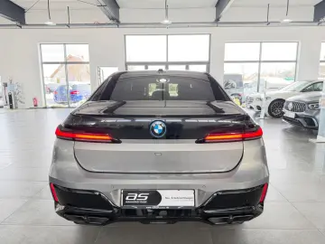 BMW M760e xDrive Two Tone Individual 3xTV SkyLounge