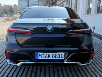 BMW 740d xDrive M Sport Executive Sky Lounge Massage