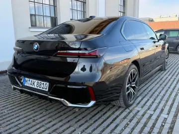 BMW 740d xDrive M Sport Executive Sky Lounge Massage