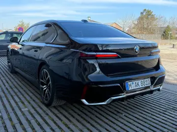 BMW 740d xDrive M Sport Executive Sky Lounge Massage