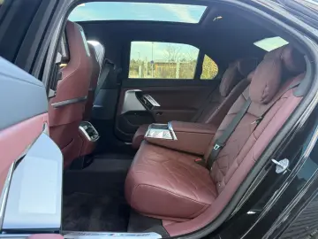 BMW 740d xDrive M Sport Executive Sky Lounge Massage