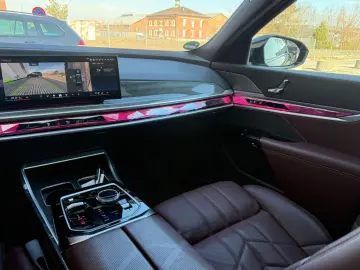 BMW 740d xDrive M Sport Executive Sky Lounge Massage