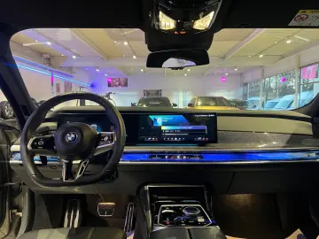 BMW M760e xDrive  Individual Edition UnfallfreI 1.Hd