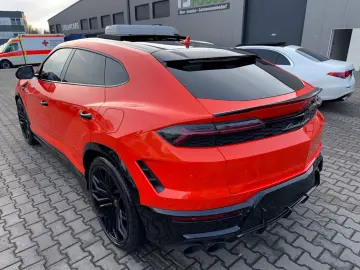LAMBORGHINI Urus 4.0 V8 PHEV SE B&O 3D  Rear Entertainment