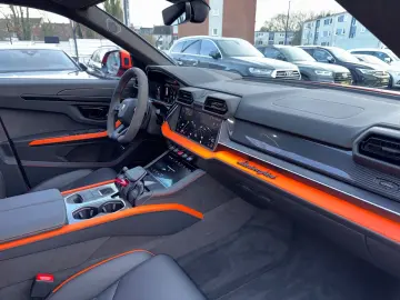 LAMBORGHINI Urus 4.0 V8 PHEV SE B&O 3D  Rear Entertainment