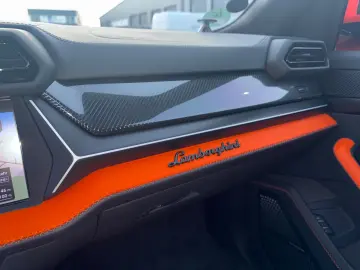 LAMBORGHINI Urus 4.0 V8 PHEV SE B&O 3D  Rear Entertainment