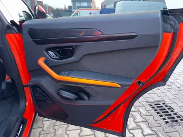 LAMBORGHINI Urus 4.0 V8 PHEV SE B&O 3D  Rear Entertainment