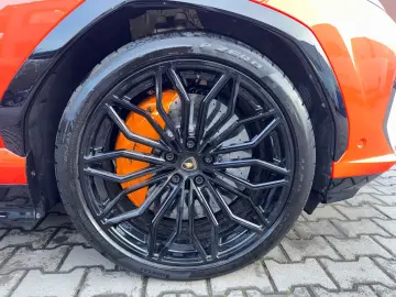 LAMBORGHINI Urus 4.0 V8 PHEV SE B&O 3D  Rear Entertainment