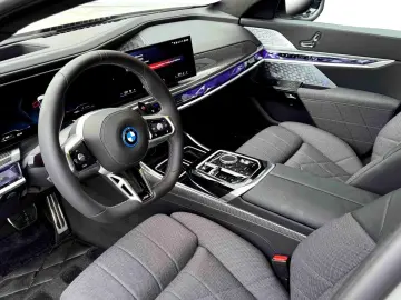 BMW M760e xDrive