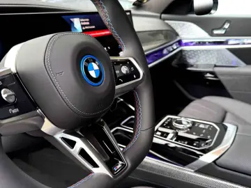 BMW M760e xDrive