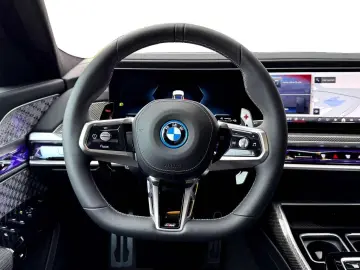 BMW M760e xDrive