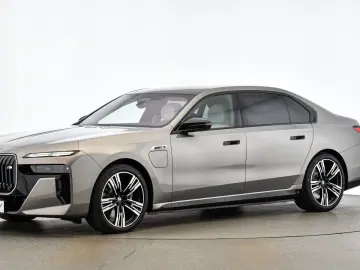 BMW M760e xDrive