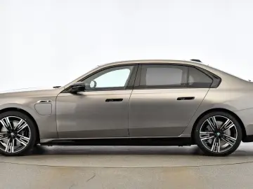 BMW M760e xDrive